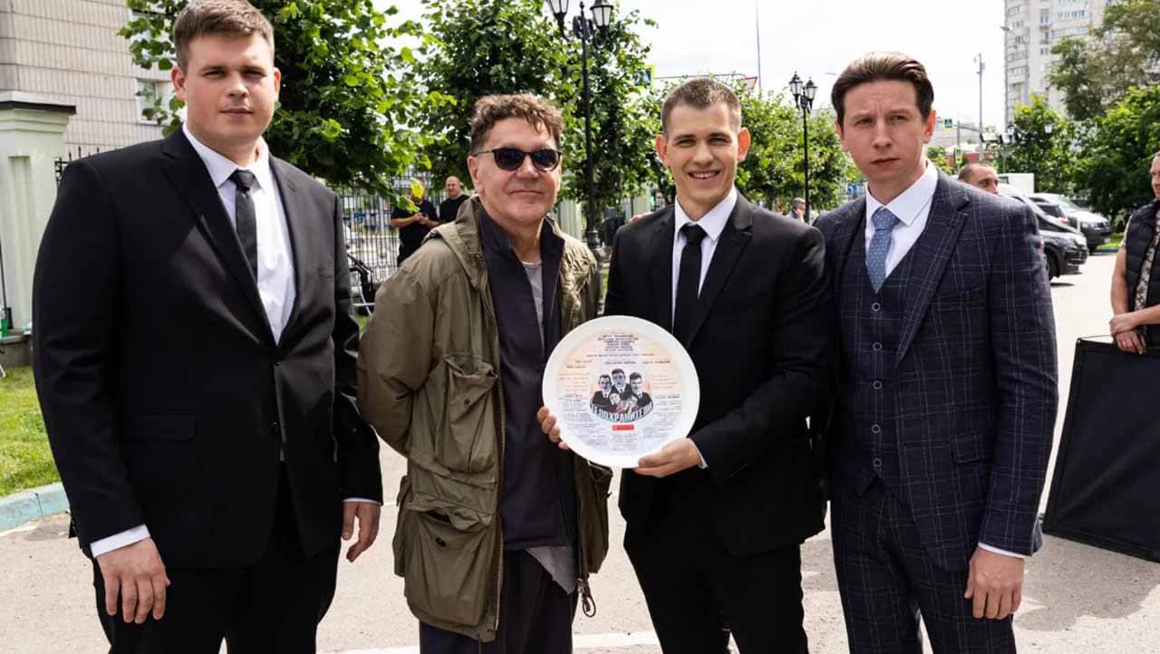 «Телохранители» тоже ждут дату выхода 2 сезона Сериал Телохранители 2 сезон известная дата выхода в 2024 году