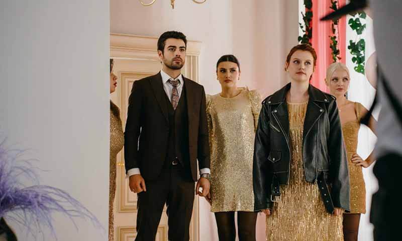 Второй сезон «Постучись в мою дверь в Москве» снят — премьера этой осенью Сериал Постучись в мою дверь в Москве 2 сезон запланированная дата выхода в 2025 году