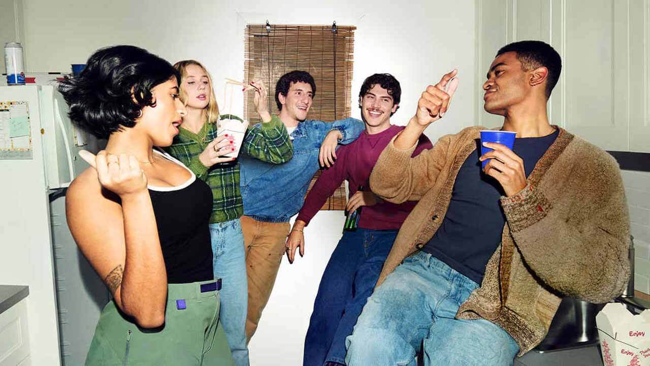 Заставка для сериала «Взрослые» с возможной датой выхода 2 сезона в 2026 году