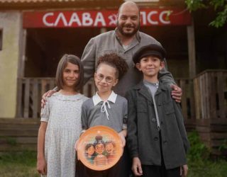 Сериал «Манюня. Детство Ба» — заставка, 2 сезон может выйти в 2026 году.