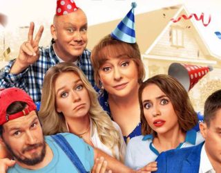 Сериал «Праздники» — заставка, 4 сезон может выйти в 2026 году.