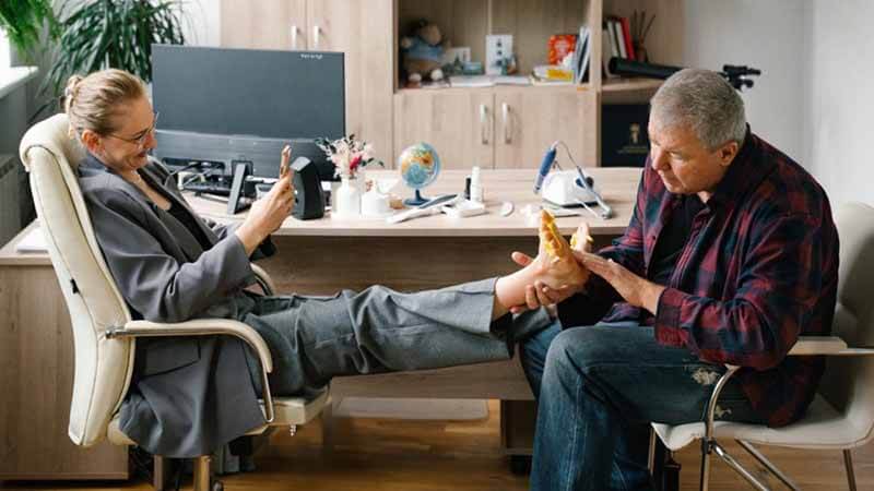 «Мистер Ноготь» — кадр из сериала, премьера второго сезона может наступить в 2026-2027 году.