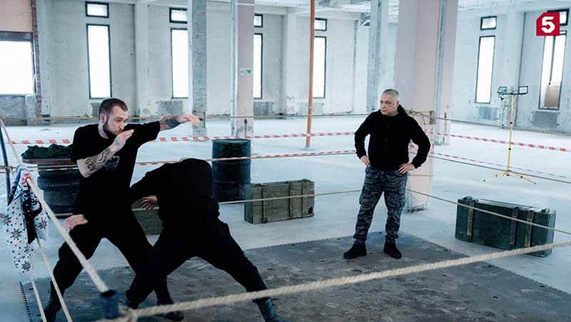 «Пилигрим» — кадр из сериала, премьера пятого сезона может наступить в 2026-2027 году.