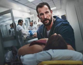 «Больница Питт» 3 сезон: продление, съёмки и возможная дата выхода Сериал «Больница Питт» — заставка, 3 сезон может выйти в 2026-2027 году.