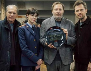 Когда выйдет 3 сезон «Золотого дна»: съёмки начались, прогноз премьеры Сериал «Золотое дно» — заставка, 3 сезон может выйти в 2026-2027 году.