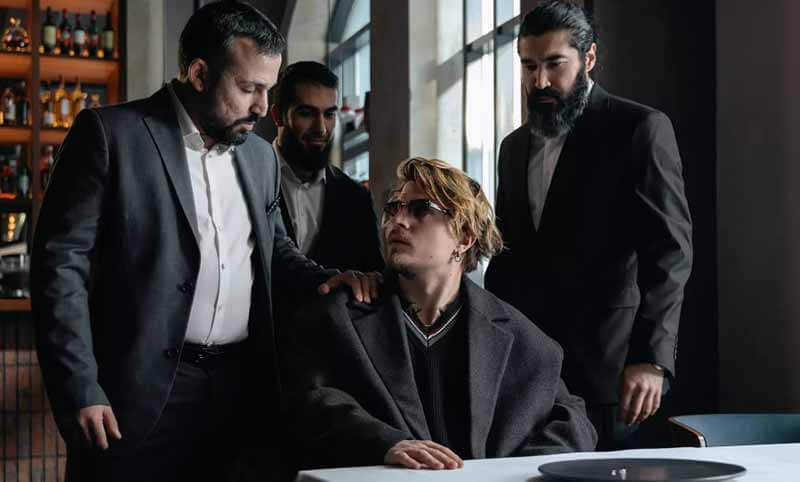 «Золотое дно» — кадр из сериала, премьера третьего сезона может наступить в 2026-2027 году.