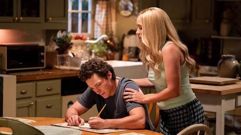 «Первый брак Джорджи и Мэнди» — кадр из сериала, премьера третьего сезона может наступить осенью 2026 году.