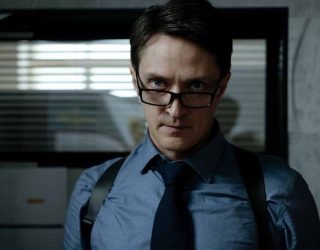 Сериал «Черное солнце» — заставка, 2 сезон выйдет в 2026 году.