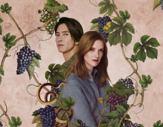 Когда выйдет 3 сезон «Капли Бога» на Apple TV+ и будет ли он вообще? Сериал «Капли Бога» — заставка, 3 сезон может выйти в 2027-2028 году.