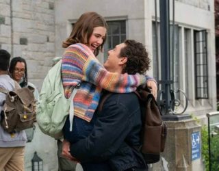 Сериал «Вне кампуса» — заставка, 2 сезон может выйти в 2027-2028 году.