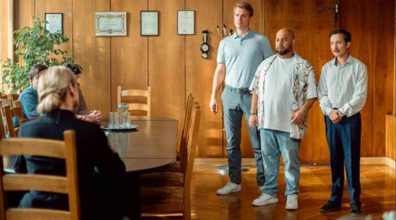 «Солнце, море, два ствола» — кадр из сериала, премьера второго сезона наступит 24 февраля 2026 году.