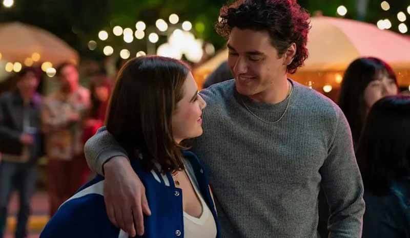 «Вне кампуса» — кадр из сериала, премьера второго сезона может наступить в 2027-2028 году.