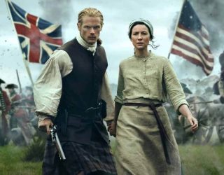 Сериал «Чужестранка» на Starz — заставка, 9 сезон может выйти в 2027-2028 году.